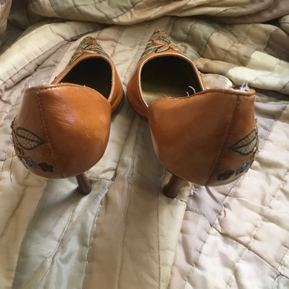 Bakers Leather Embroidered Pumps - Picture 4 of 9